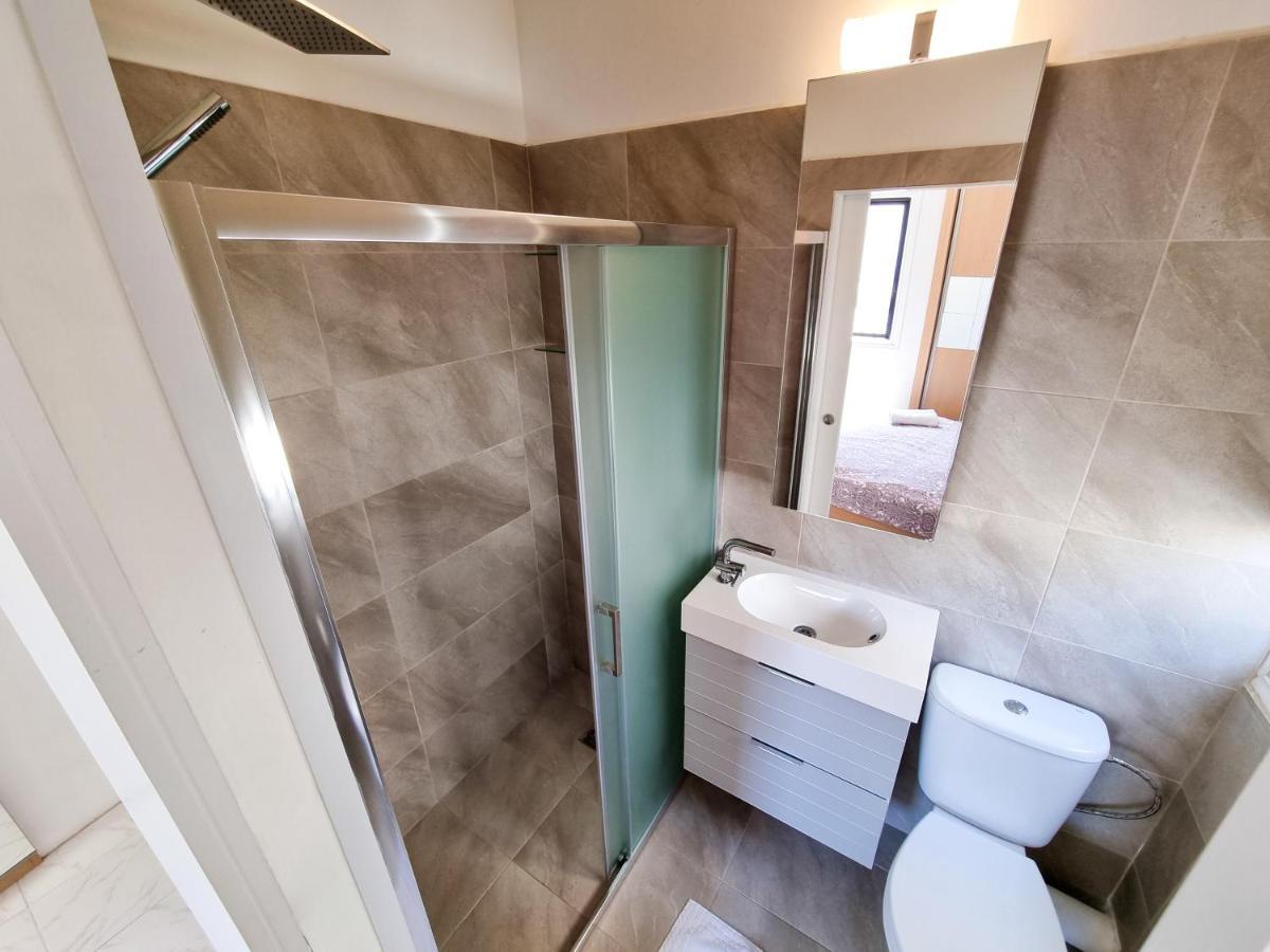 Cheer Up City Apartment, Near To The Finikoudes Beach Larnaca Eksteriør billede