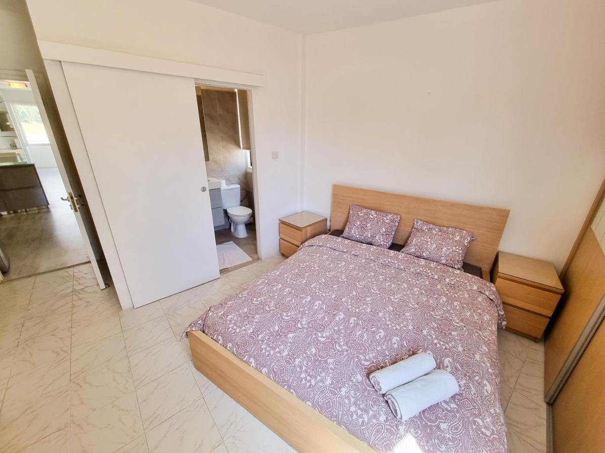 Cheer Up City Apartment, Near To The Finikoudes Beach Larnaca Eksteriør billede