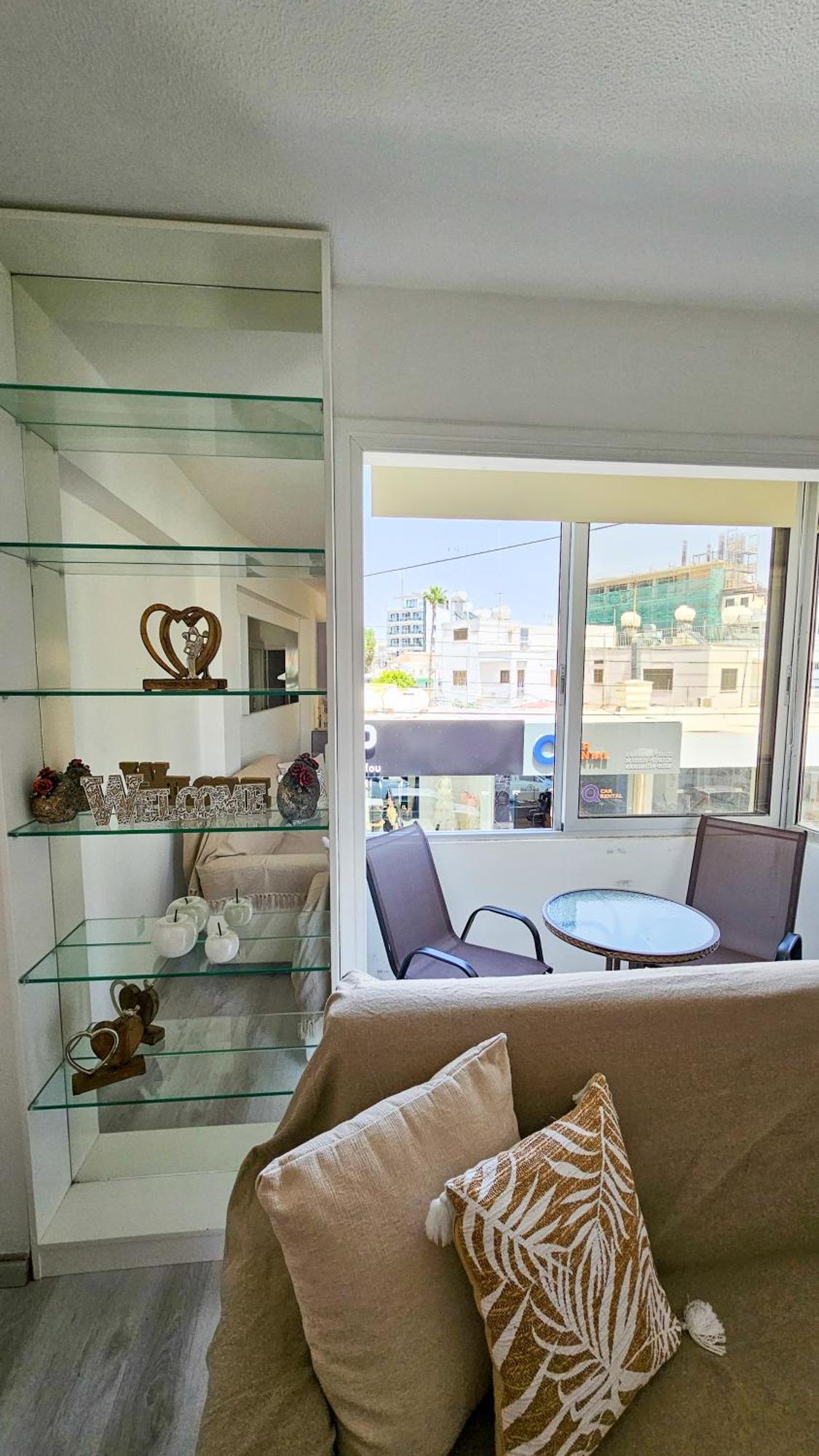 Cheer Up City Apartment, Near To The Finikoudes Beach Larnaca Eksteriør billede